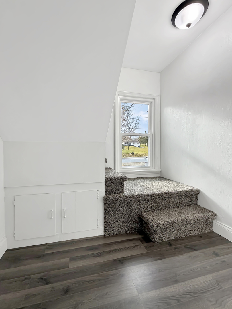 1534 West Fairview Road Freeport, IL 61032 - Photo 16 of 30 a living room with furniture and a window
