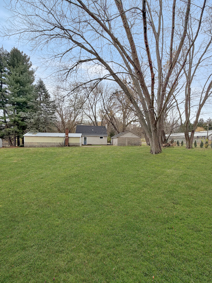 1534 West Fairview Road Freeport, IL 61032 - Photo 28 of 30 a view of yard with tree s