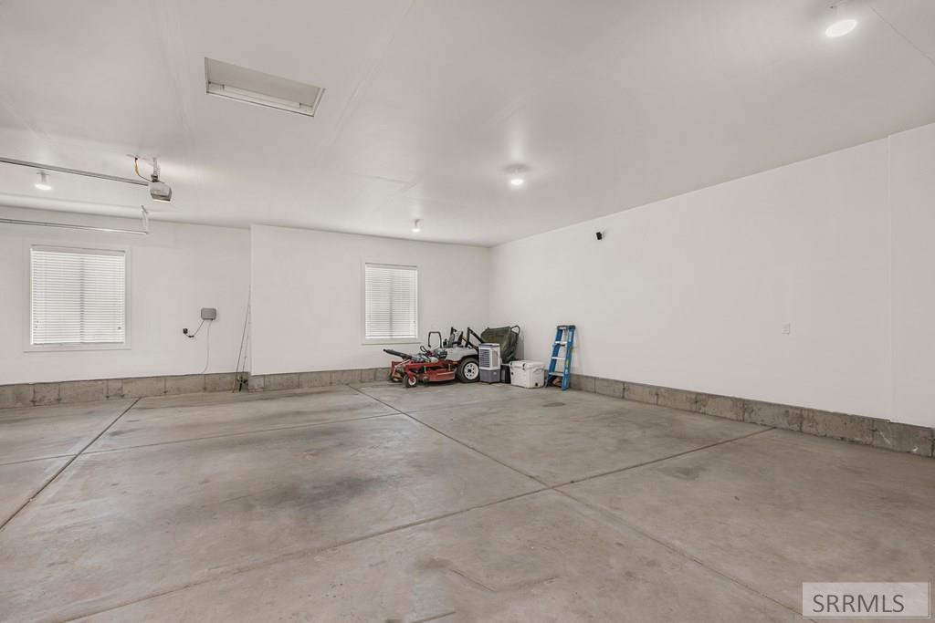 7232 East Middle Fork Road Idaho Falls, ID 83406 - Photo 56 of 72 Garage