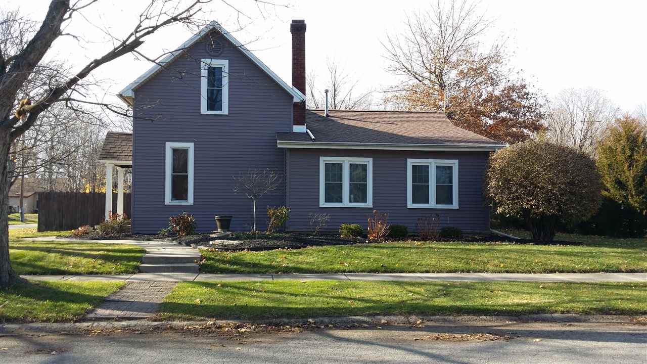 402 West 3rd Street Rochester, IN 46975 - Photo 3 of 18