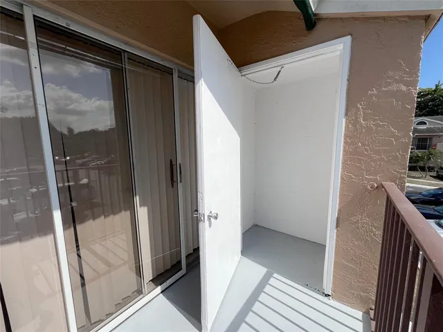 $2,050 | 1881 Northwest 96th Terrace, Unit 7C, Pembroke Pines, FL 33024