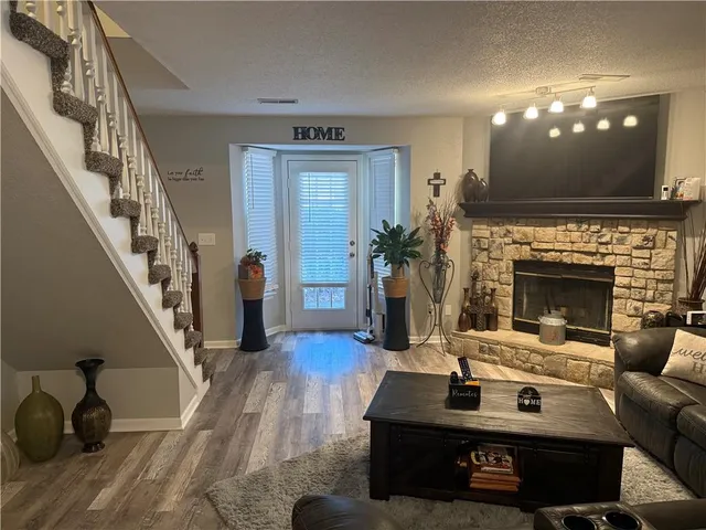 $205,000 | 1330 Northwest Jefferson Court, Blue Springs, MO 64015