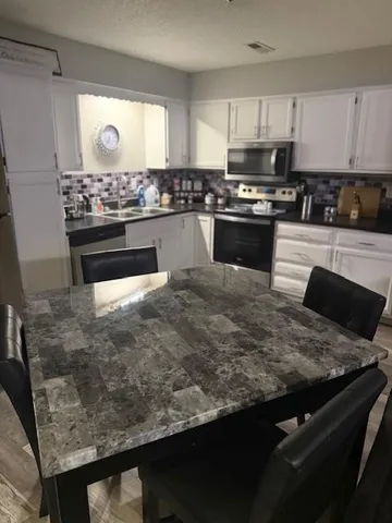 $205,000 | 1330 Northwest Jefferson Court, Blue Springs, MO 64015