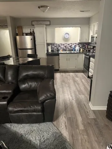 $205,000 | 1330 Northwest Jefferson Court, Blue Springs, MO 64015