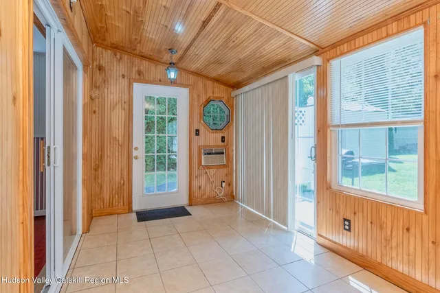 a view of entryway with window and door