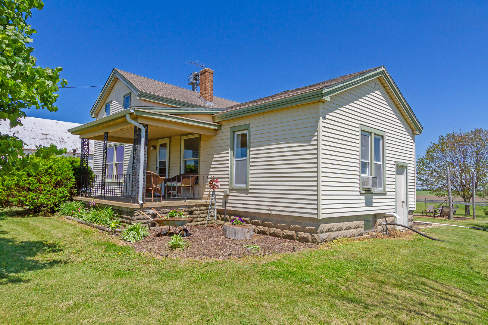 4783 Cherry Valley Road Kirkland, IL 60146 - Photo 2 of 41 a front view of a house with a yard