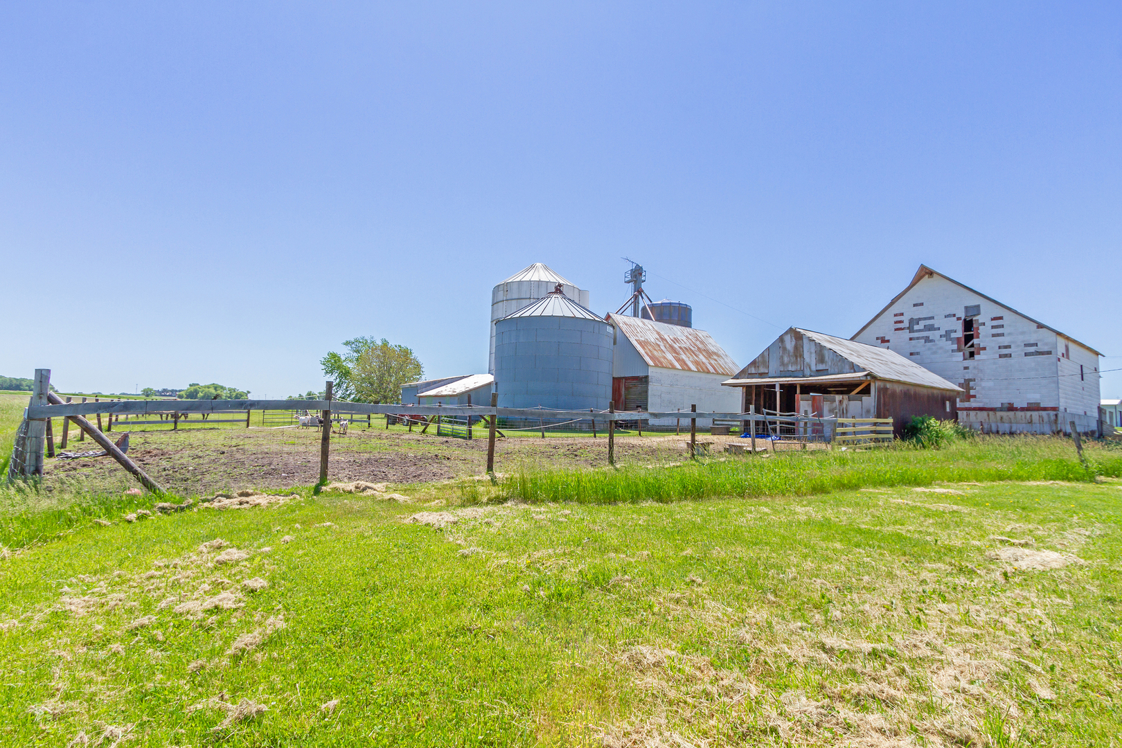 4783 Cherry Valley Road Kirkland, IL 60146 - Photo 38 of 41 a house view with a garden space