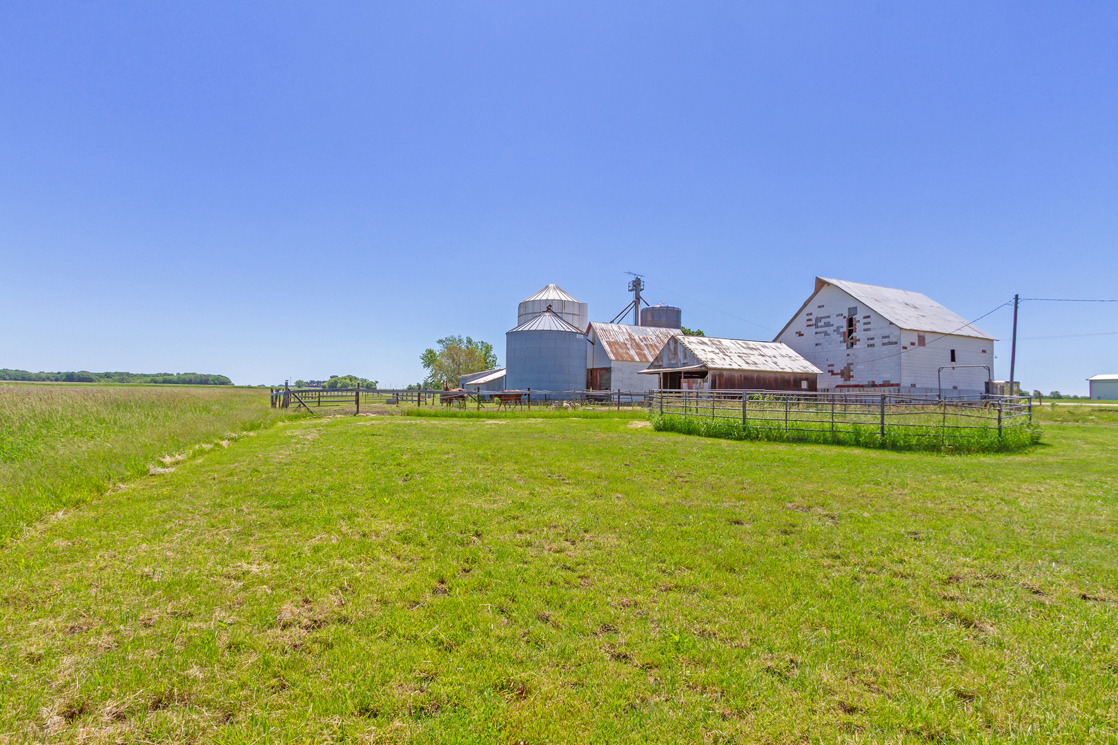4783 Cherry Valley Road Kirkland, IL 60146 - Photo 39 of 41 a house view with a garden space