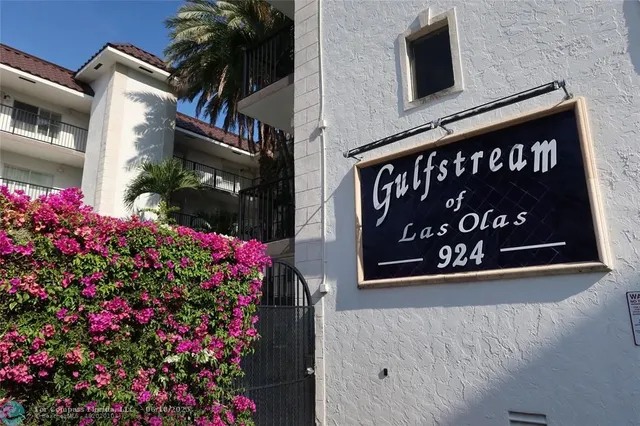 $330,000 | 924 Southeast 2nd Street, Unit 27, Fort Lauderdale, FL 33301