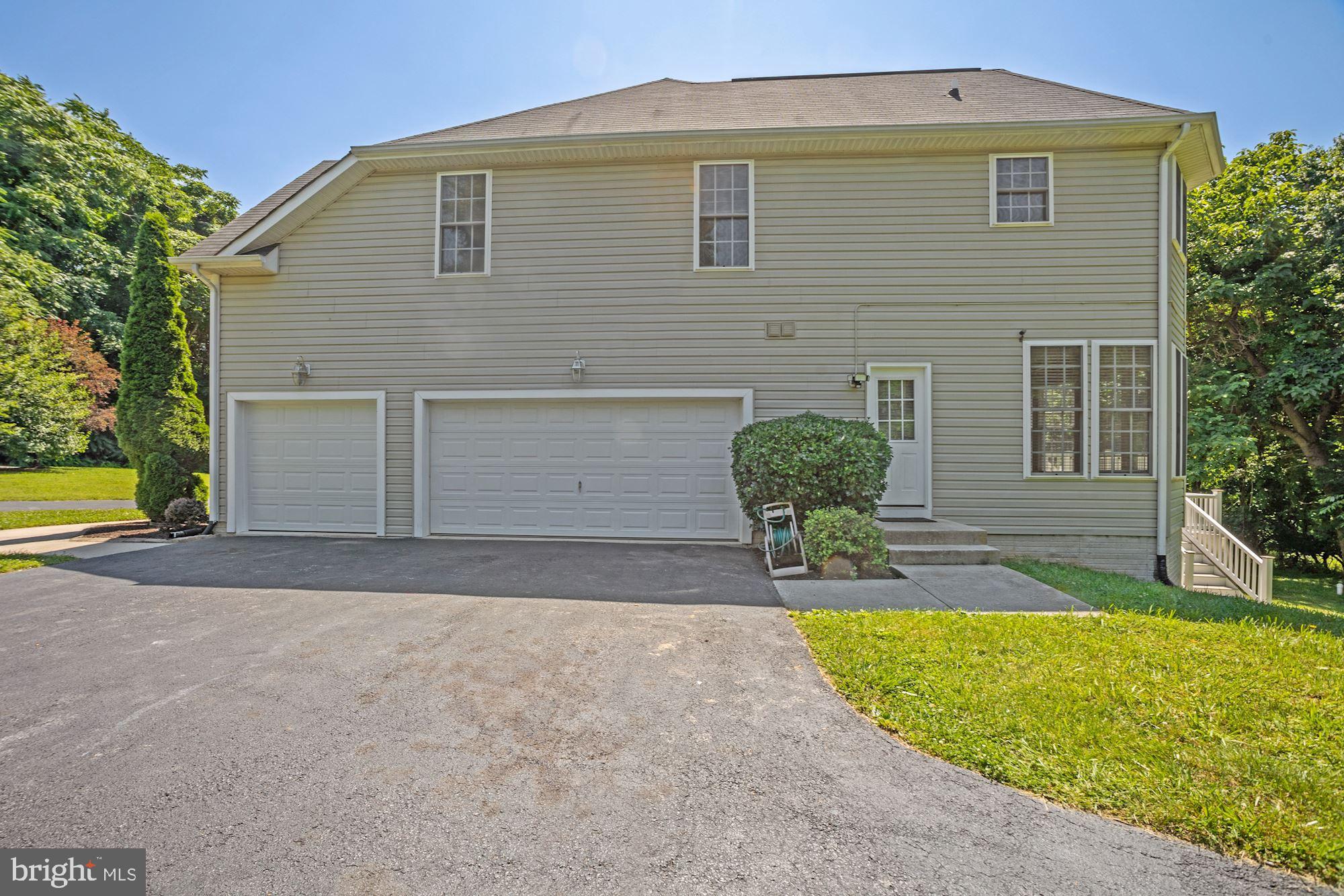 9207 Sylvan Dell Road Randallstown, MD 21133 - Photo 3 of 56 3 Car Side Load Garage
