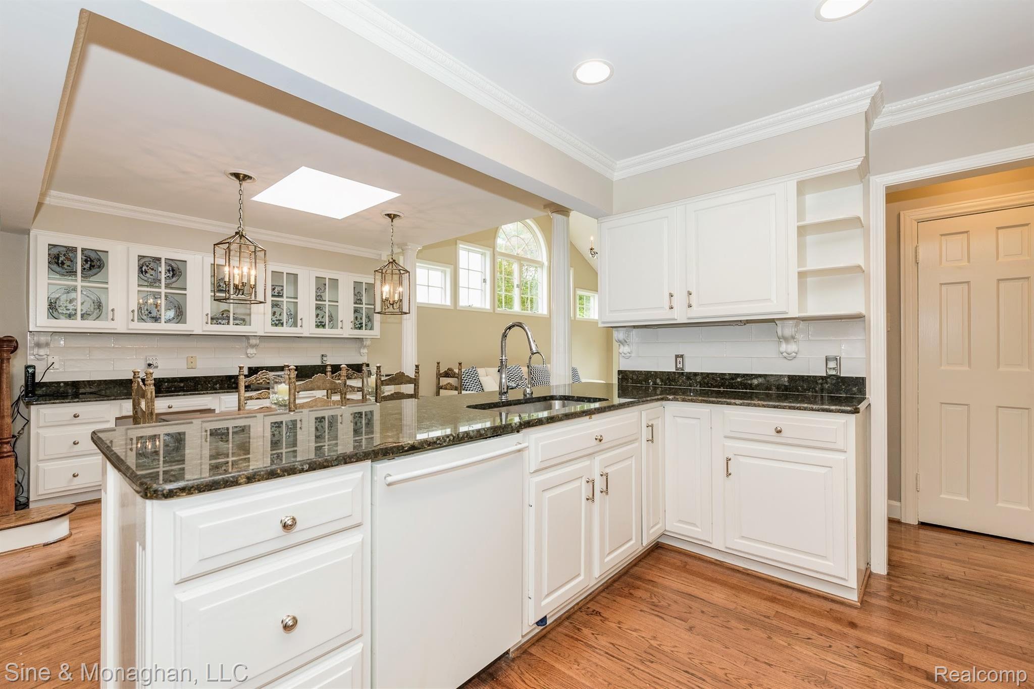 342 Touraine Road Grosse Pointe, MI 48236 - Photo 10 of 49 DSC_5009.jpg