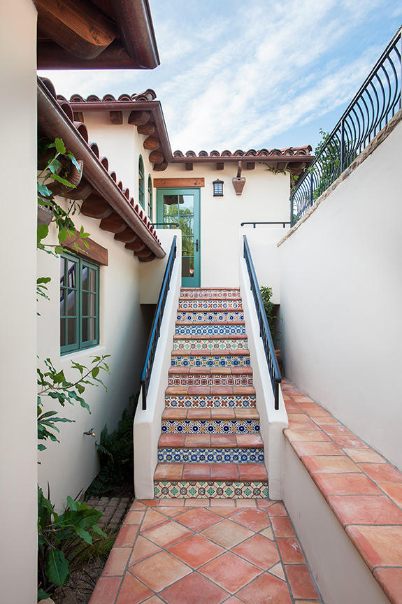 20 Alisal Road Santa Barbara, CA 93103 - Photo 4 of 32 a front view of a house