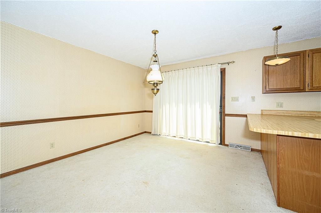 4340 Stone Ridge Drive Trinity, NC 27370 - Photo 11 of 29 Dining area