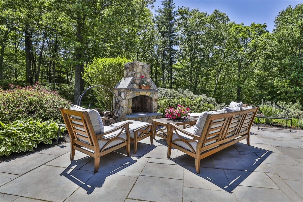 24 Long Hill Boxford, MA 01921 - Photo 5 of 41