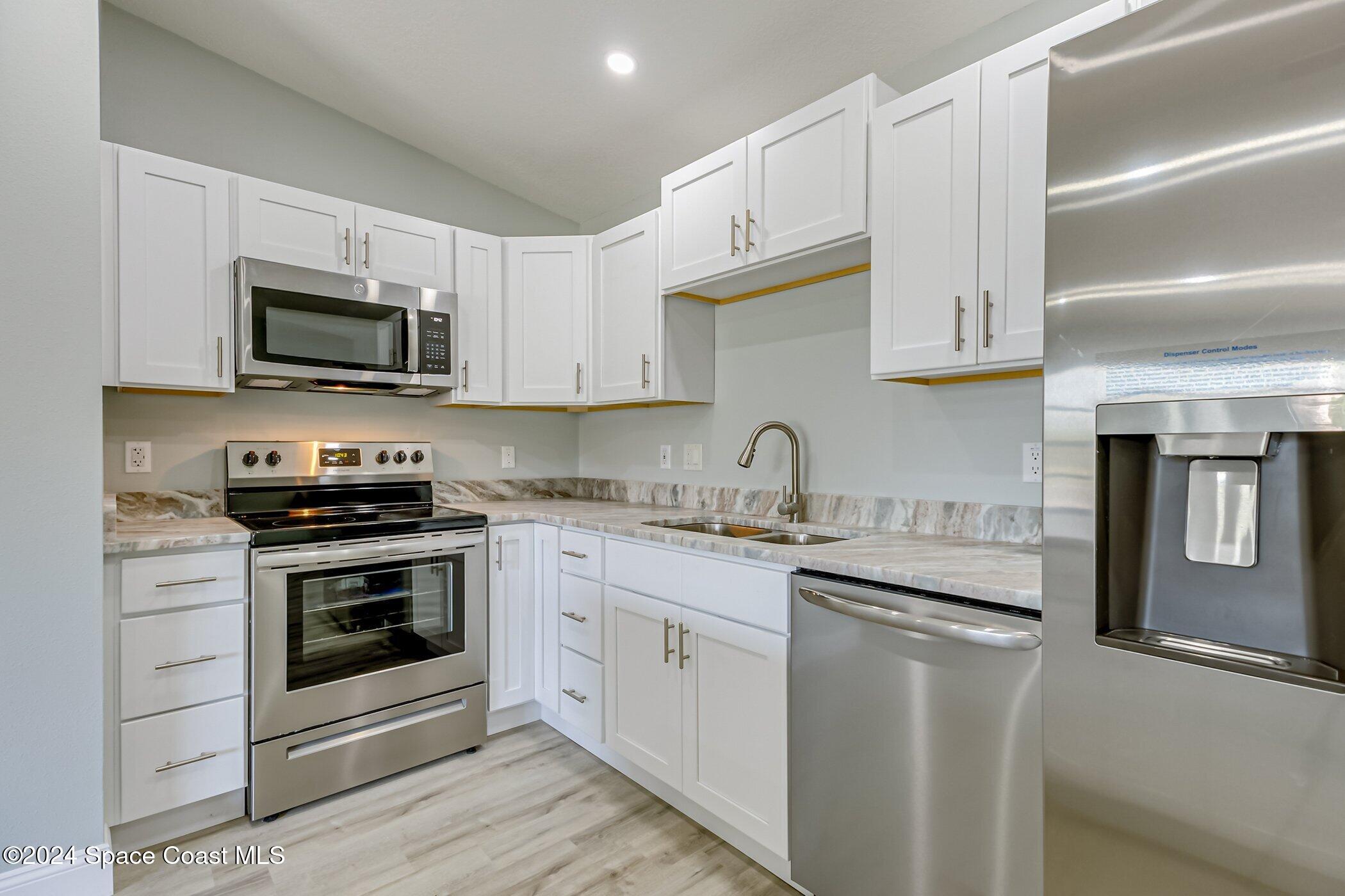 861 Furth Road Northwest Palm Bay, FL 32907 - Photo 6 of 23 561-Furth-203.jpg-SMALL