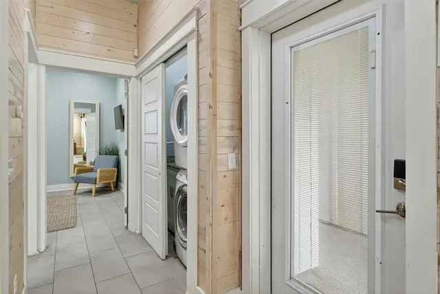 a en suite bathroom with a toilet