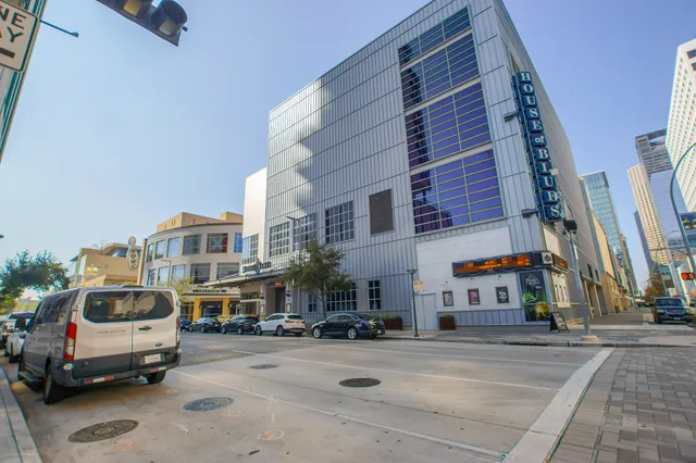 a car parked in front of a building