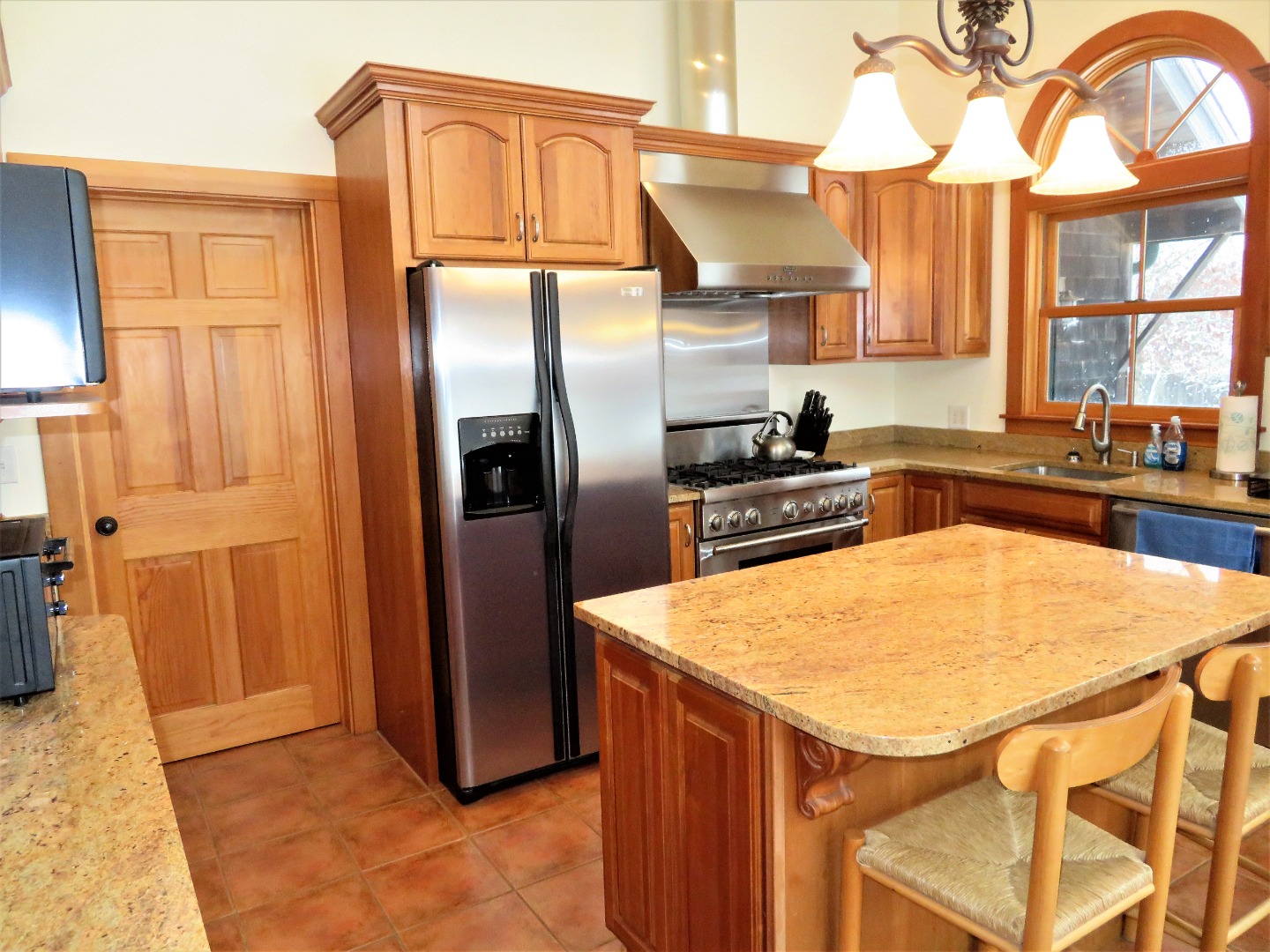 35 Watcha Path Edgartown, MA 02539 - Photo 40 of 44 Kitchen with so much natural light.