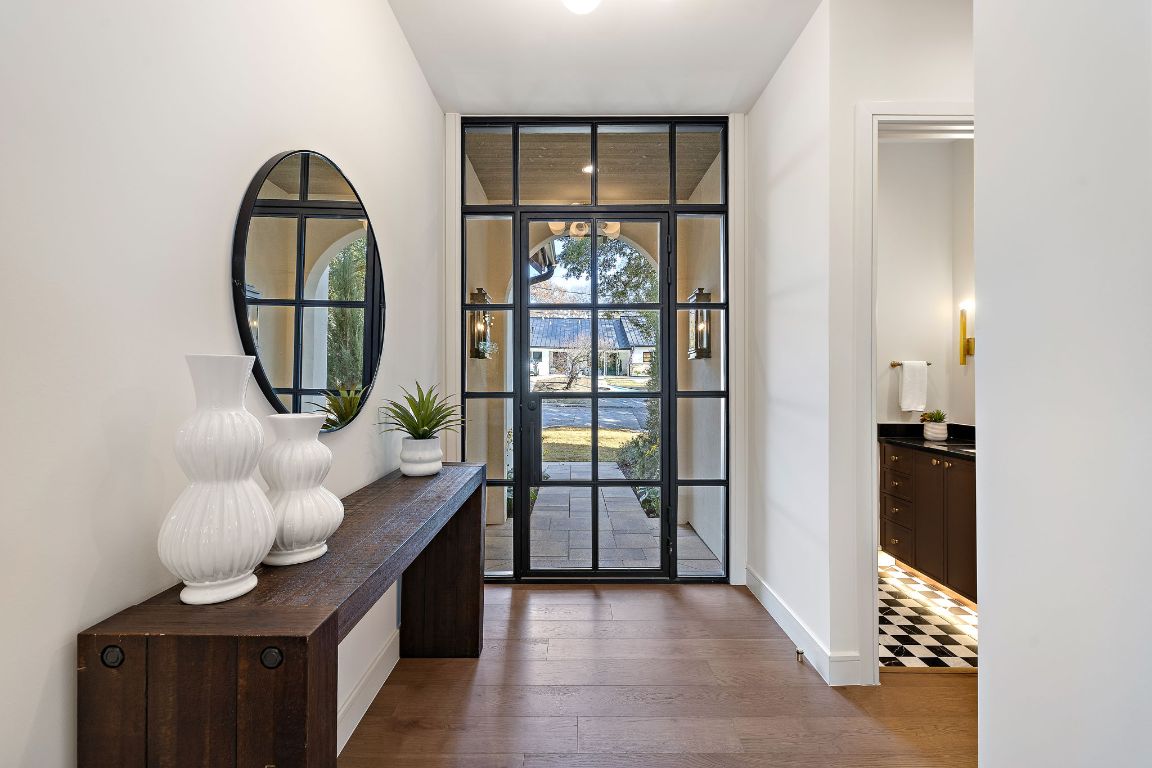 2705 Warren Street Austin, TX 78703 - Photo 3 of 39 a view of a interior in the house