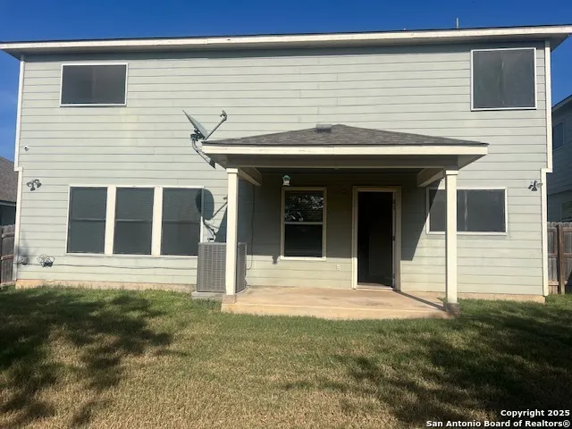 a view of a house with backyard