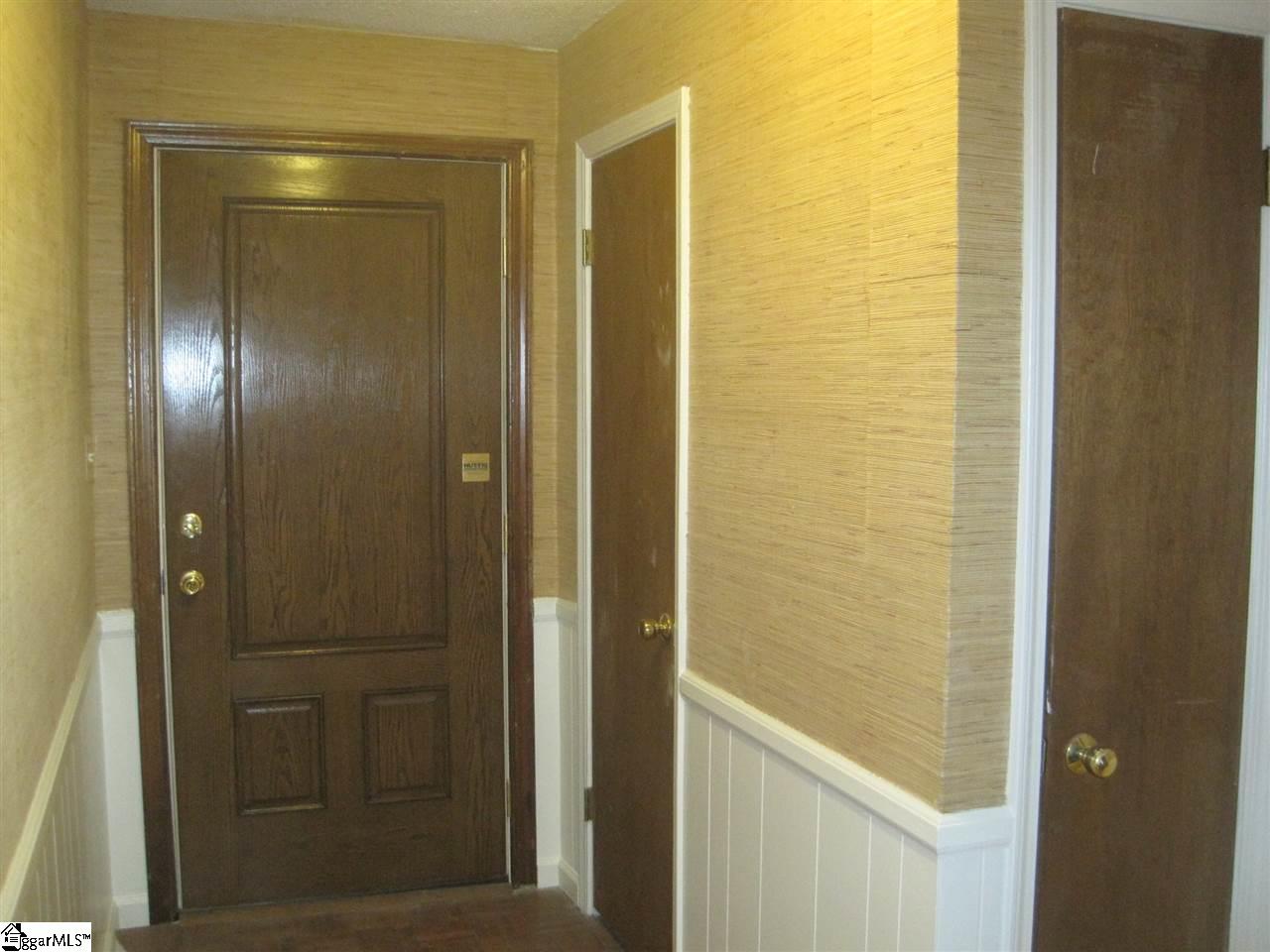 302 Timberlane Road Greer, SC 29651 - Photo 3 of 19 Gallery Image 3