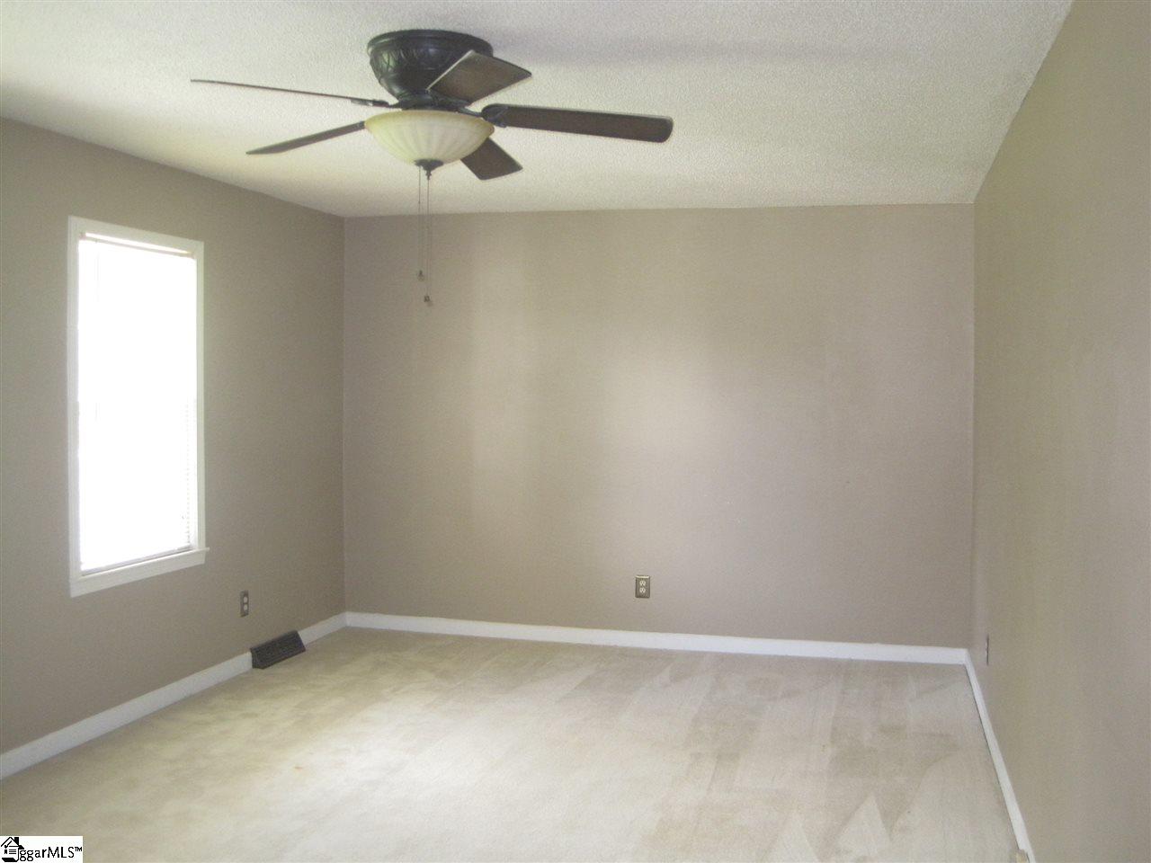302 Timberlane Road Greer, SC 29651 - Photo 4 of 19 Gallery Image 4