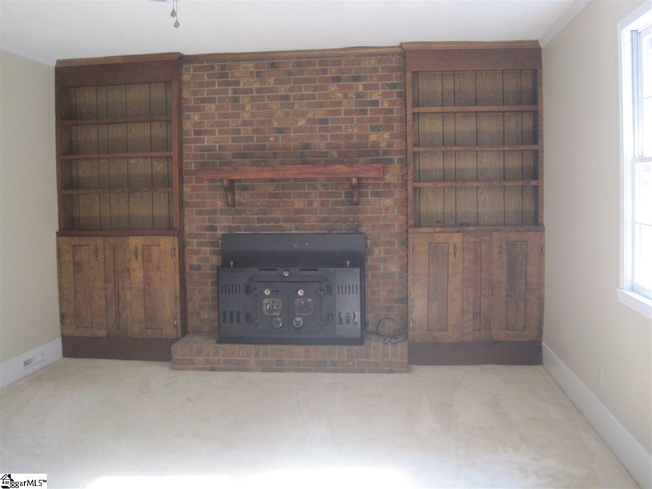 302 Timberlane Road Greer, SC 29651 - Photo 5 of 19 Gallery Image 5