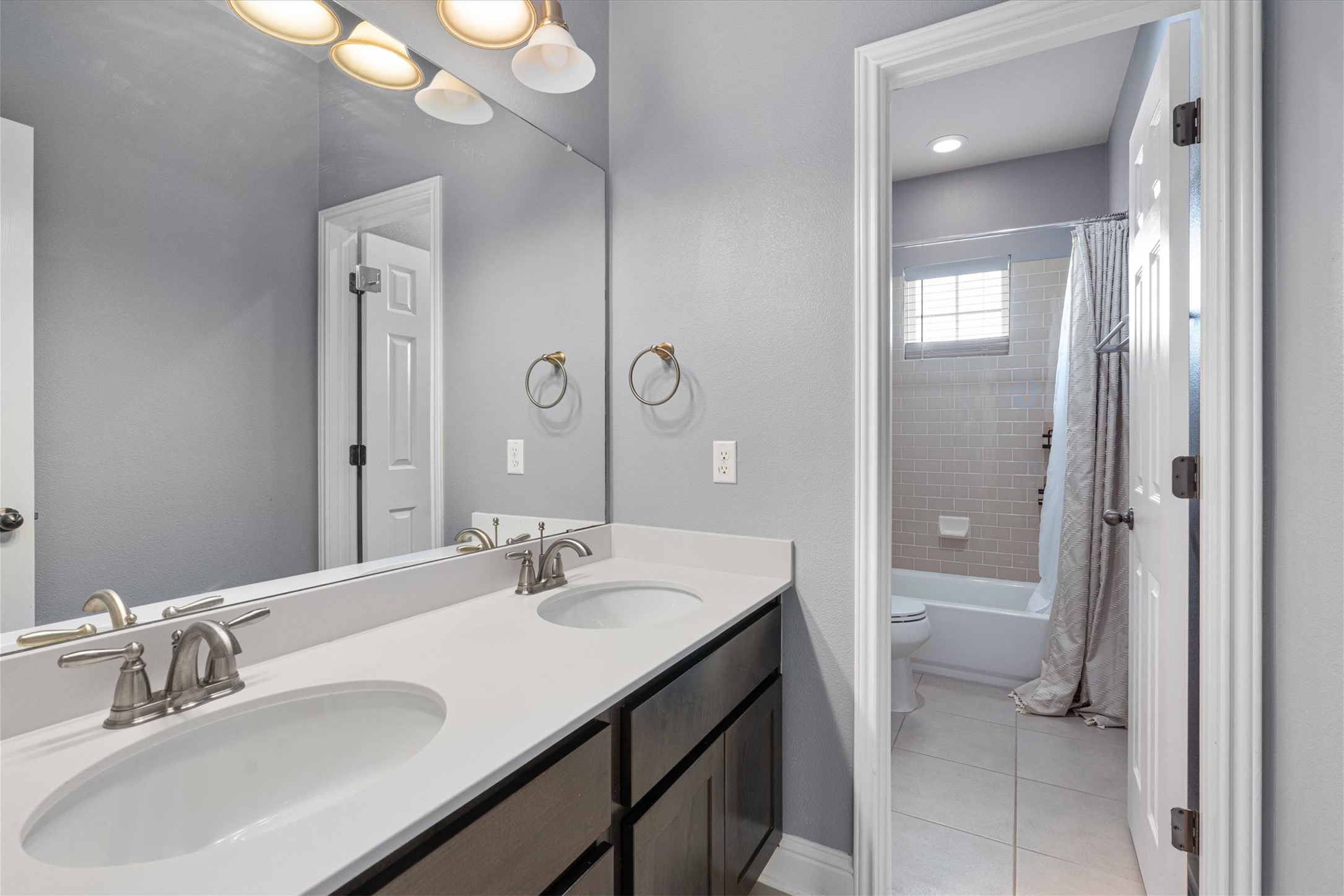 622 Cheyenne Lane Cedar Park, TX 78613 - Photo 25 of 40 Full guest bathroom