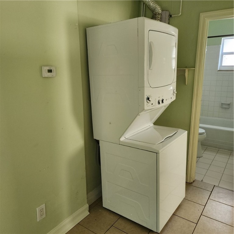 1246-1248 17th Place Vero Beach, FL 32960 - Photo 6 of 15 a utility room with dryer and washer