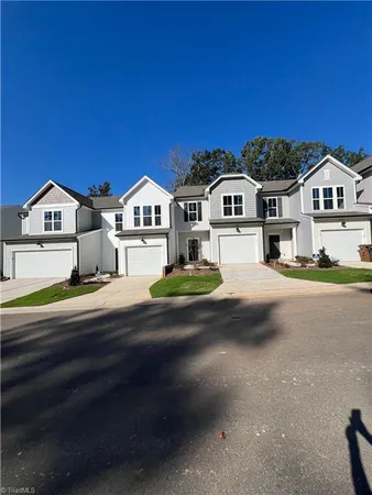 $1,875 | 914 Lampton Court, Jamestown, NC 27282