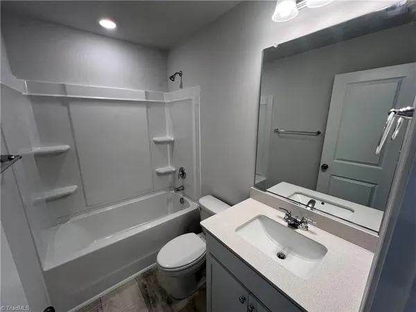 $1,875 | 914 Lampton Court, Jamestown, NC 27282