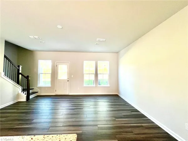 $1,875 | 914 Lampton Court, Jamestown, NC 27282