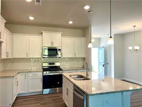 $1,875 | 914 Lampton Court, Jamestown, NC 27282