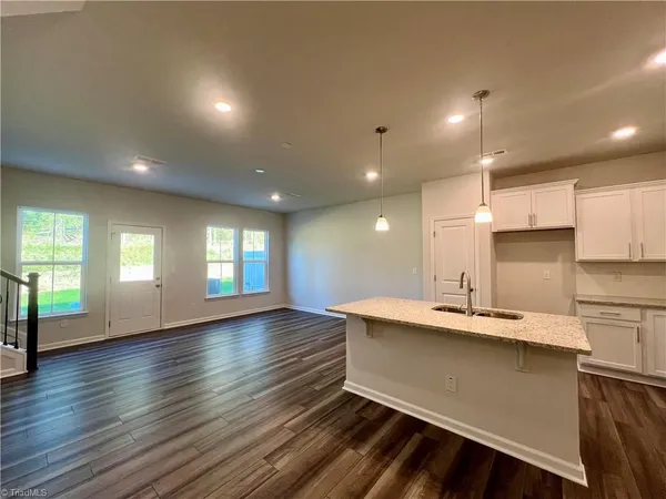 $1,875 | 914 Lampton Court, Jamestown, NC 27282