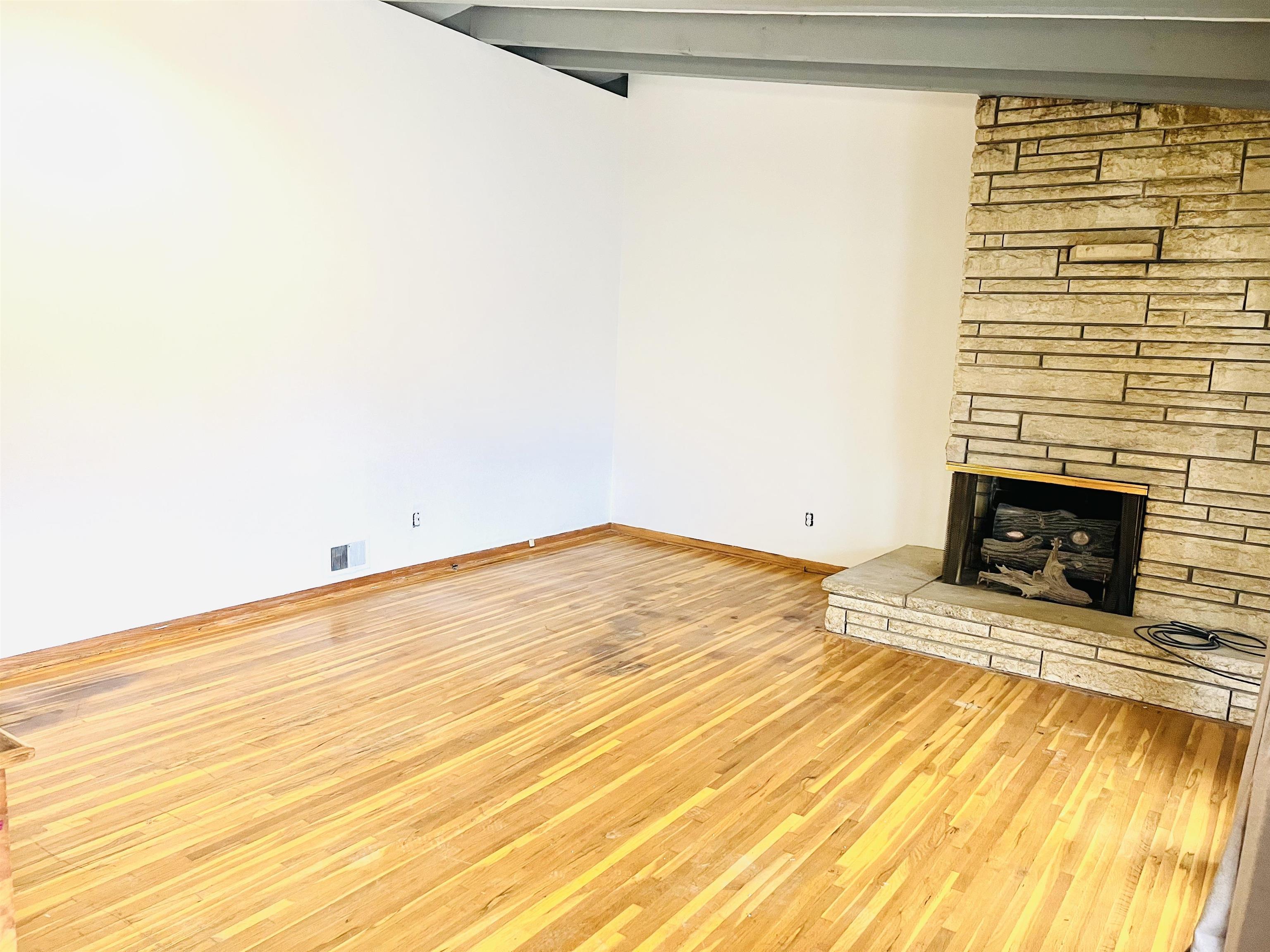 2908 Fairmount Street Wichita, KS 67220 - Photo 4 of 36