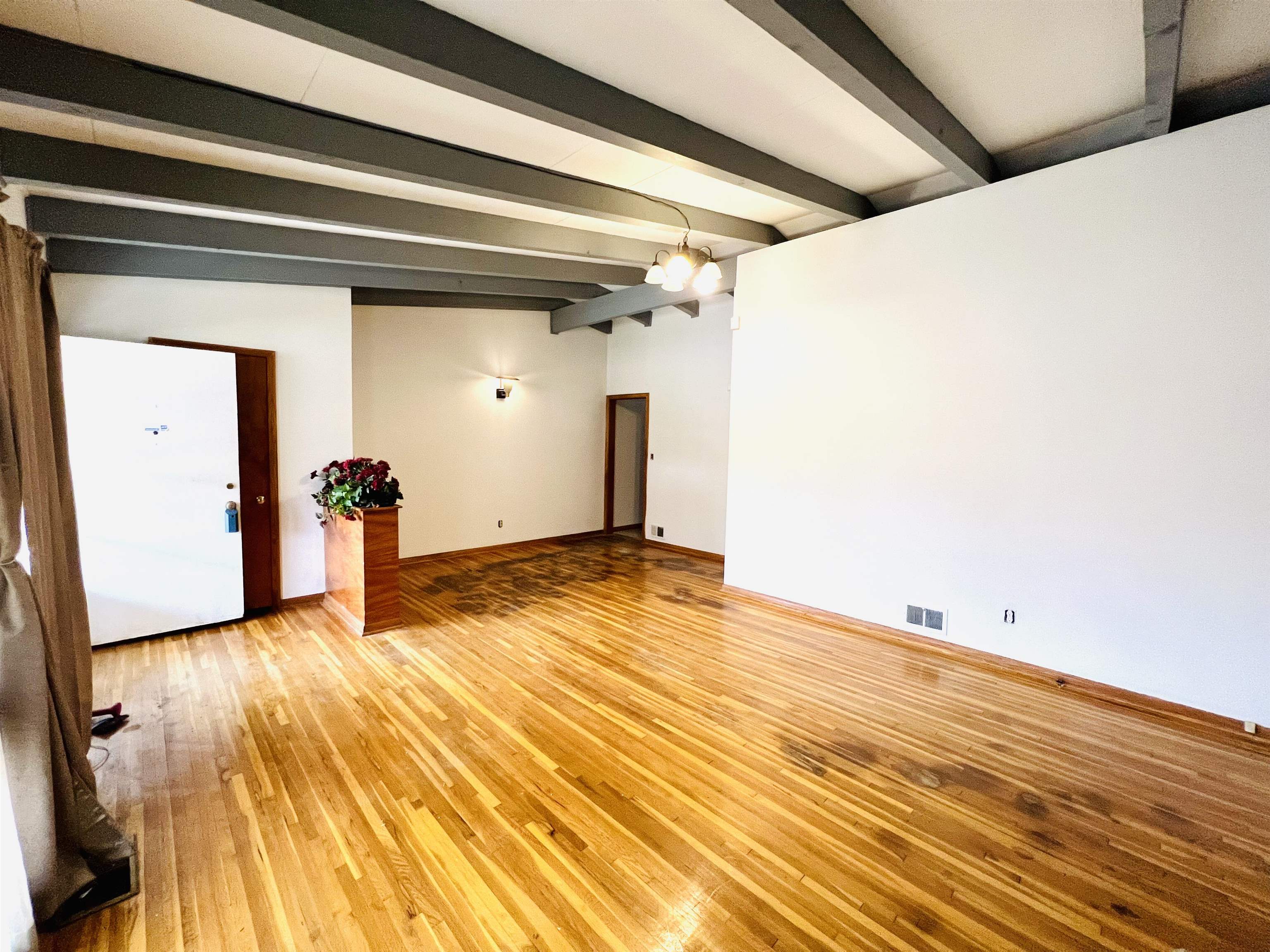 2908 Fairmount Street Wichita, KS 67220 - Photo 6 of 36