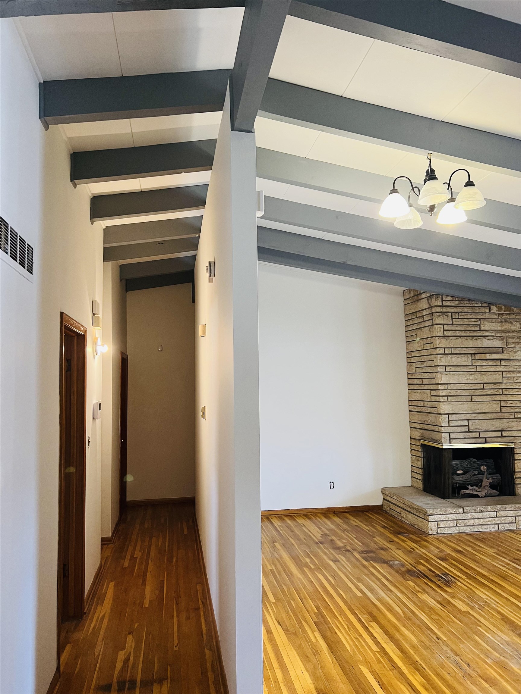 2908 Fairmount Street Wichita, KS 67220 - Photo 7 of 36