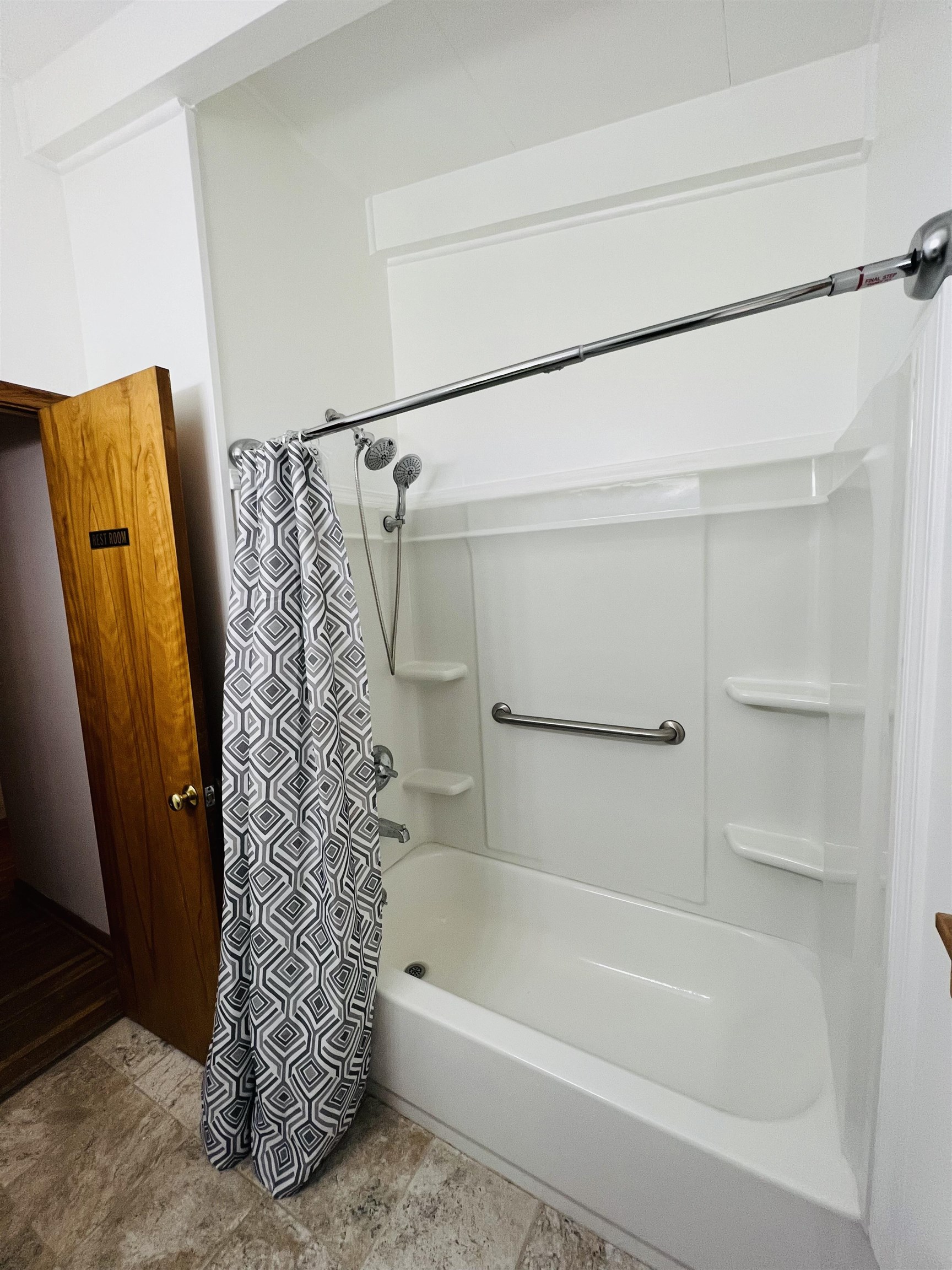 2908 Fairmount Street Wichita, KS 67220 - Photo 10 of 36