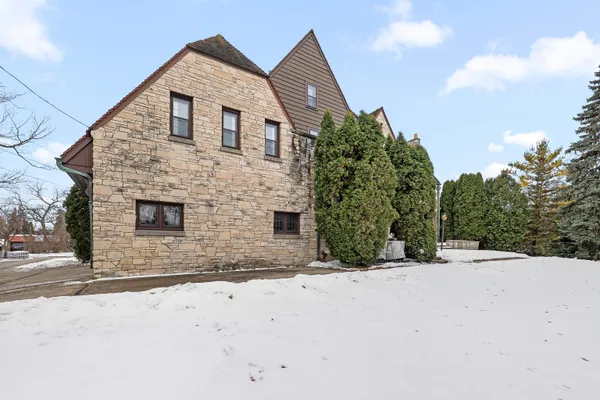 $649,900 | 187 East Division Street, Fond du Lac, WI 54935