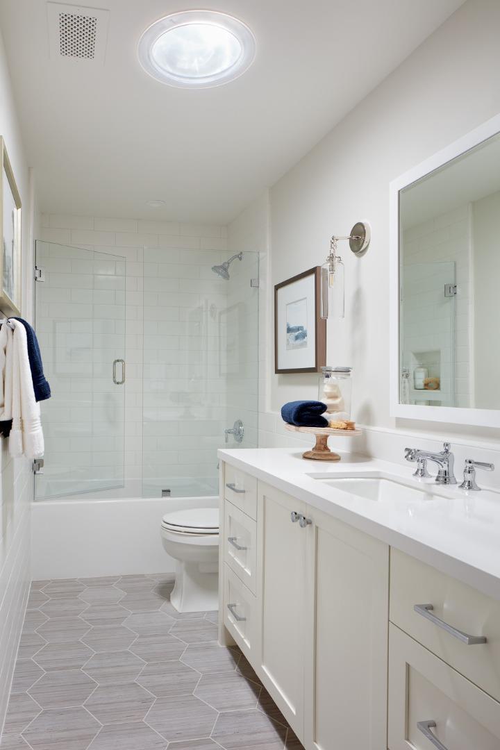 2080 Cully Place San Jose, CA 95124 - Photo 8 of 34 a bathroom with a toilet a sink a mirror and a bathtub