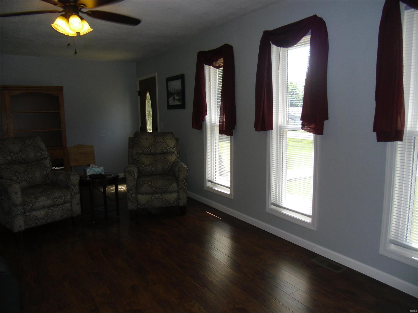5764 Old Alton Road Granite City, IL 62040 - Photo 5 of 27 Gallery Image 5