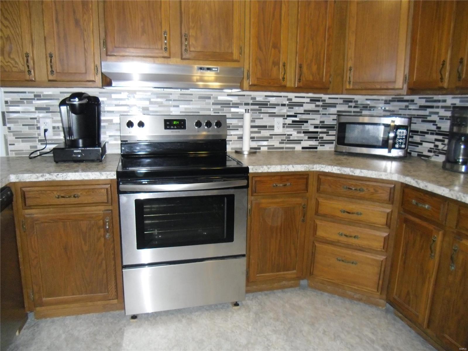 5764 Old Alton Road Granite City, IL 62040 - Photo 8 of 27 Gallery Image 8