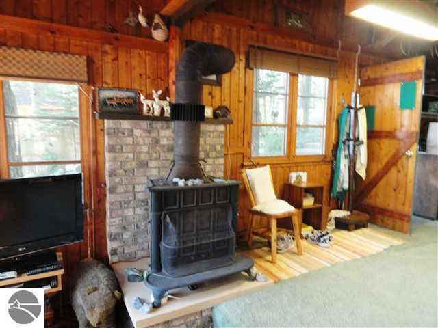 5906 Rennie View Traverse City, MI 49696 - Photo 13 of 20 1734485-12.JPG