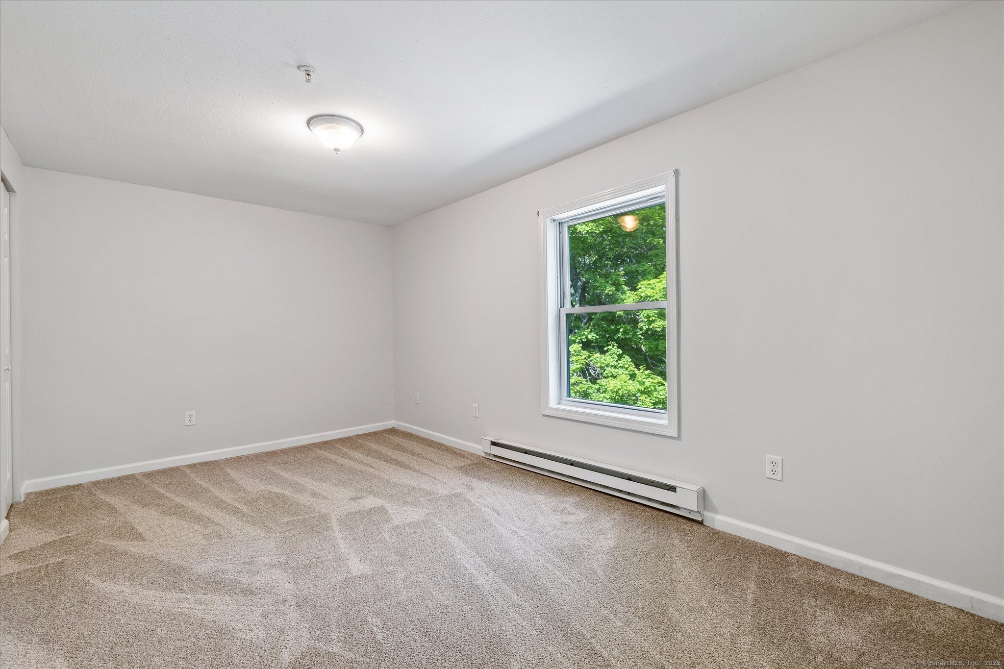 34 Pleasant Street, Unit 5 Plainfield, CT 06374 - Photo 14 of 24 an empty room with a window