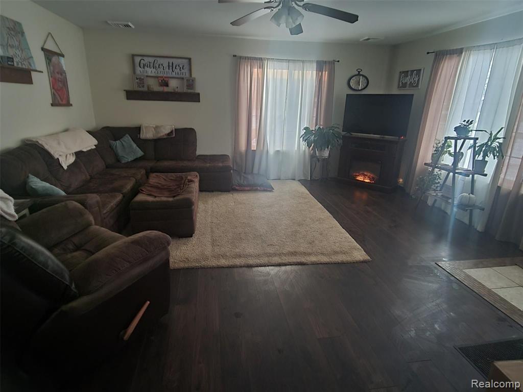 5441 Hammond Road Lapeer, MI 48446 - Photo 7 of 16