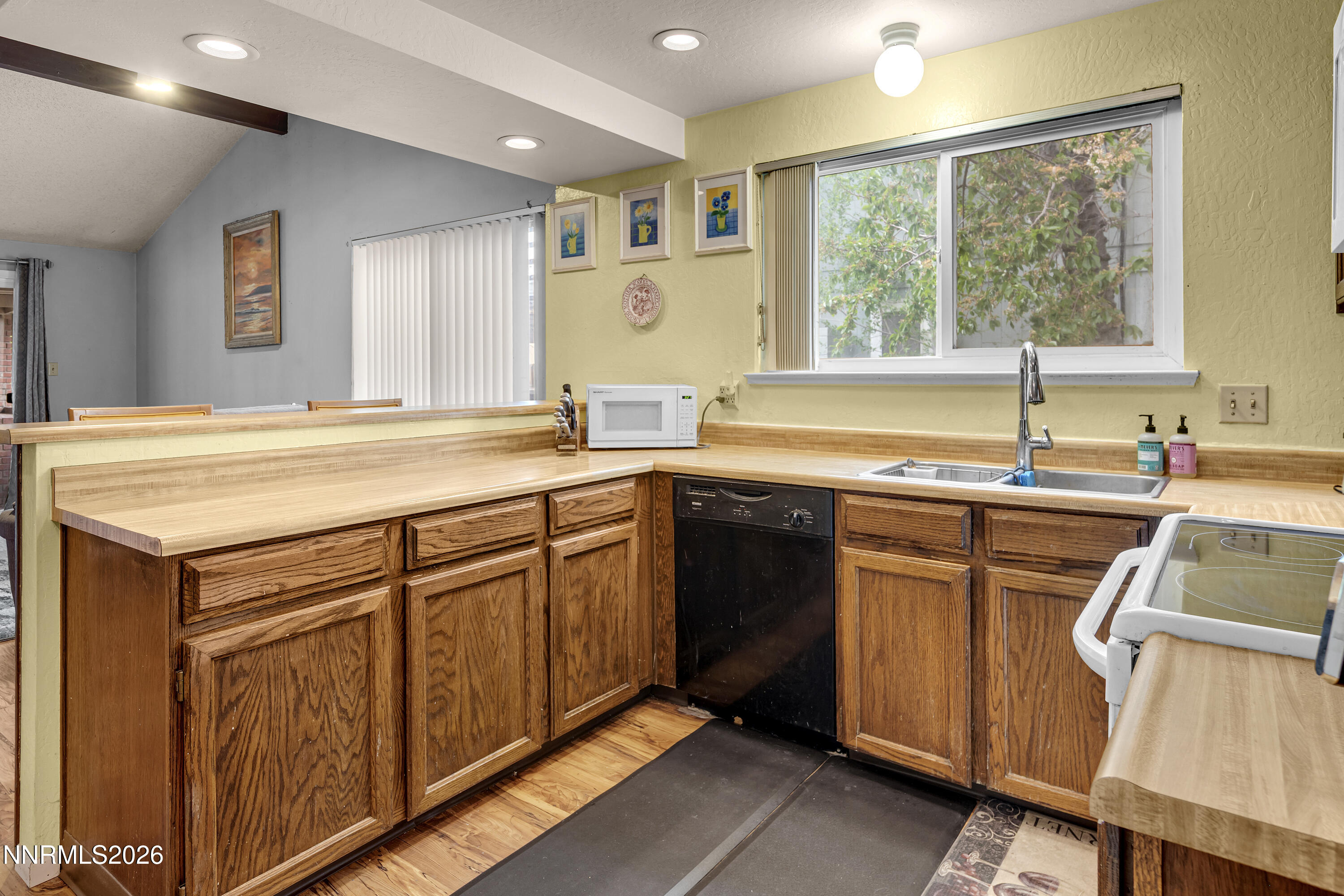 4455 Matich Drive Reno, NV 89502 - Photo 11 of 28 Kitchen
