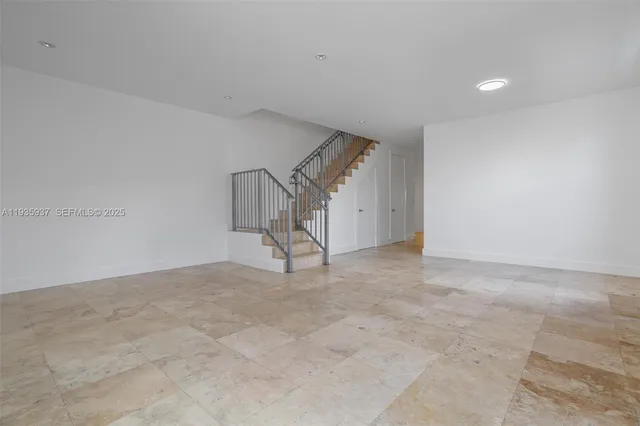 $6,800 | 2784 Southwest 34th Avenue, Miami, FL 33133