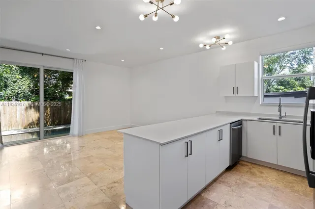 $6,800 | 2784 Southwest 34th Avenue, Miami, FL 33133