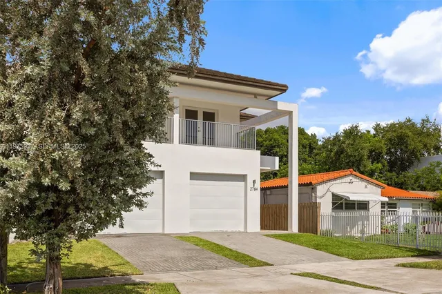 $6,800 | 2784 Southwest 34th Avenue, Miami, FL 33133