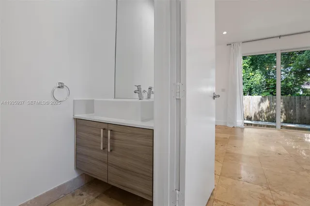 $6,800 | 2784 Southwest 34th Avenue, Miami, FL 33133